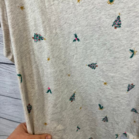 Old Navy Plus Size Cream Christmas Printed V-Neck Short Sleeve Tee Size 4X - Picture 5 of 7